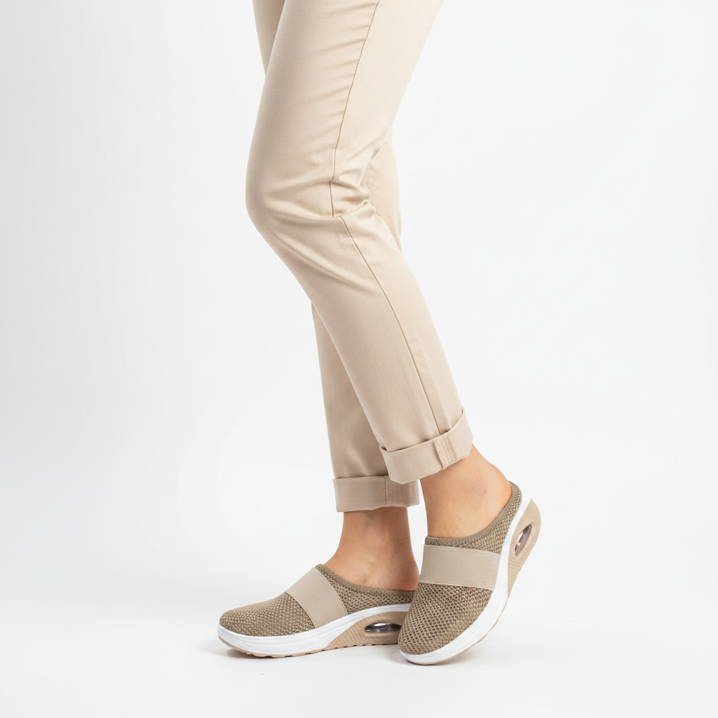 Femme - gros plan pieds - mule beige