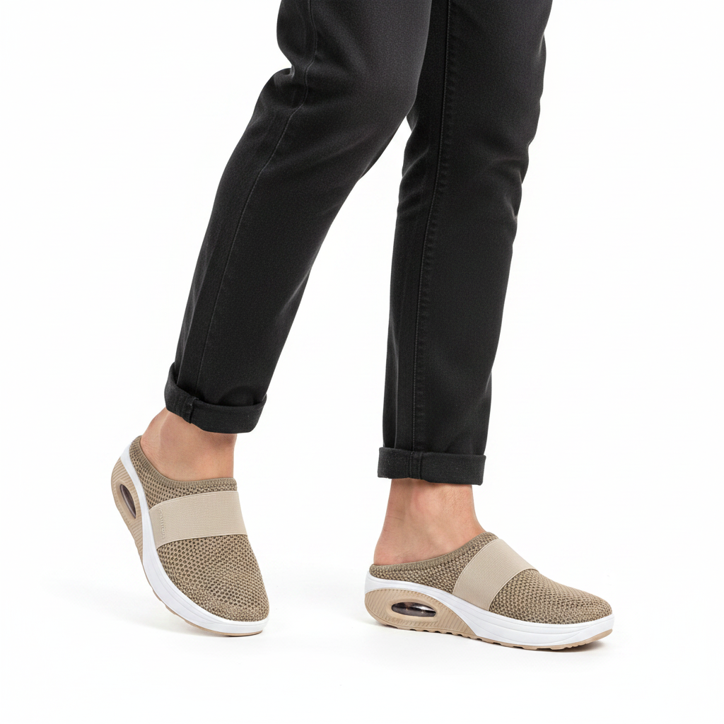 Homme - gros plan pieds - mule beige